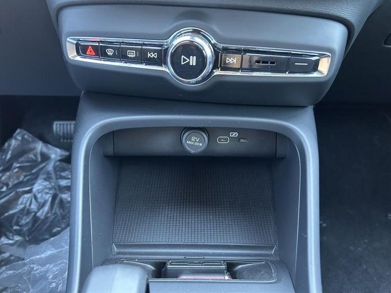 Volvo XC40 B3 automatico Essential 12.485 KM!! PARI NUOVO