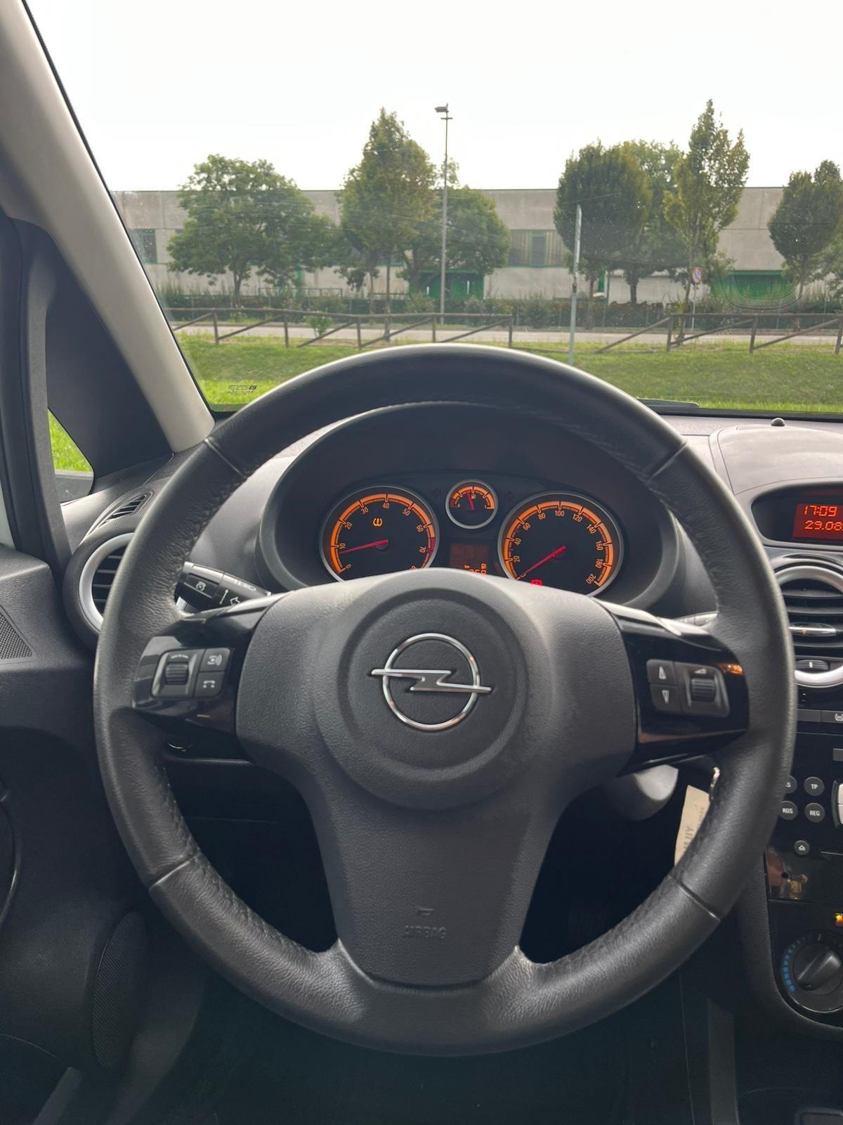 Opel Corsa 1.2 5 porte neopatentati