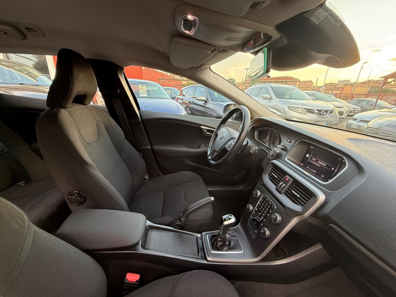V40 D4 Momentum-unipro-rate-E6