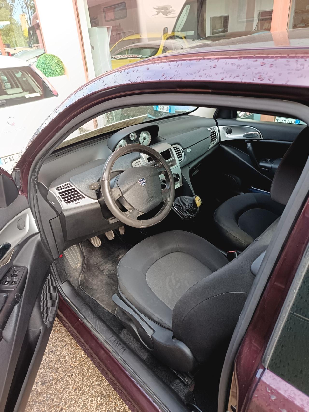 Lancia Ypsilon 1.2 69 CV 5 porte S&S Platinum