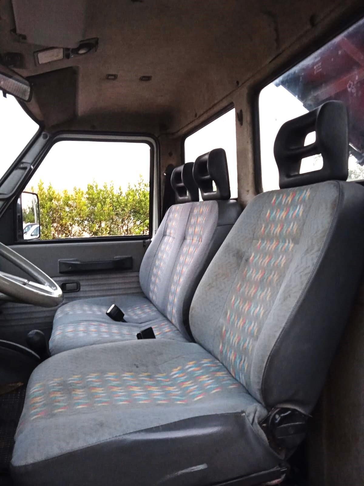 Iveco Daily 35.8 2.5 Diesel PL Cab. Classic