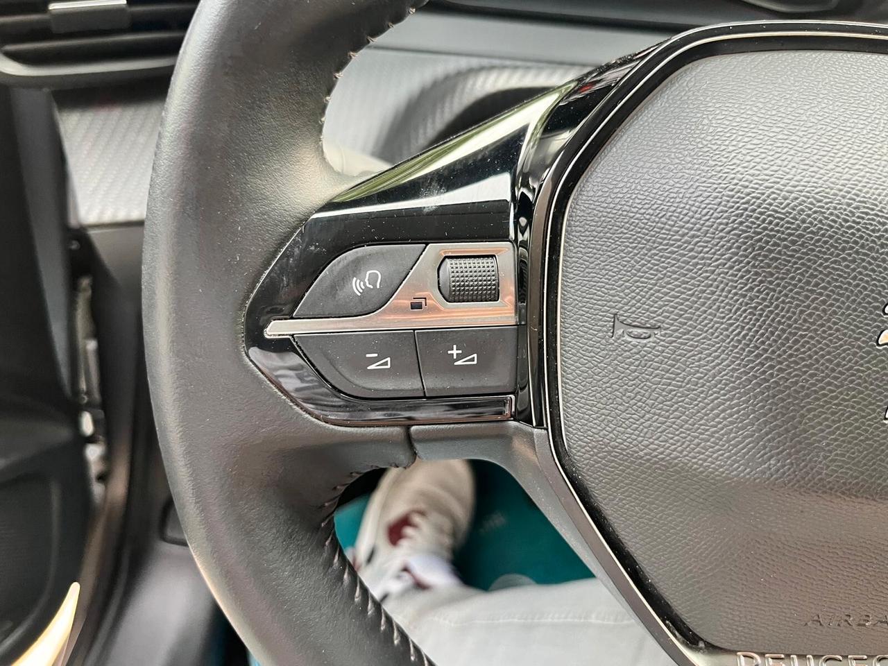 Peugeot 208 BlueHDi 100