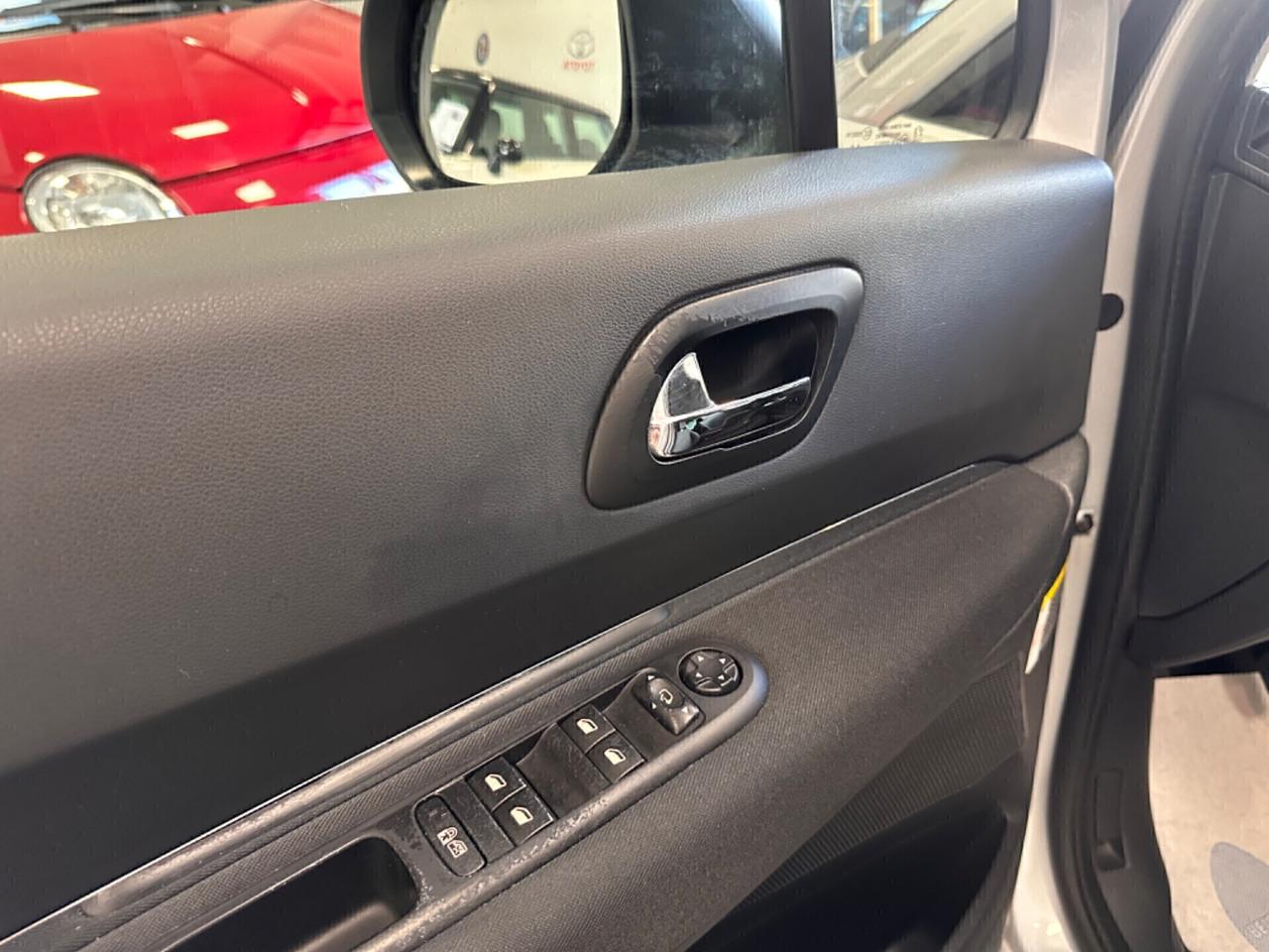PUGEOT 5008 1.6 HDI 7 POSTI