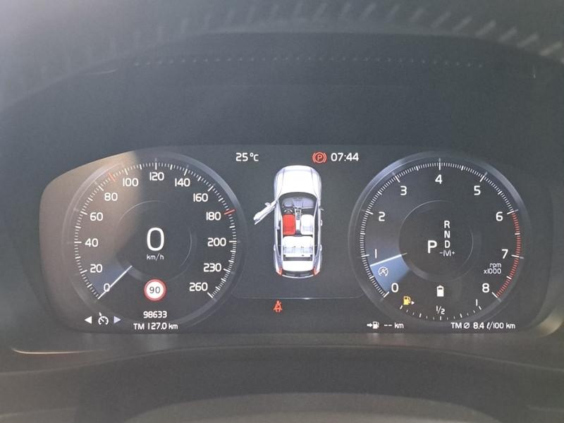 VOLVO XC40 B4 AWD automatico Momentum Pro