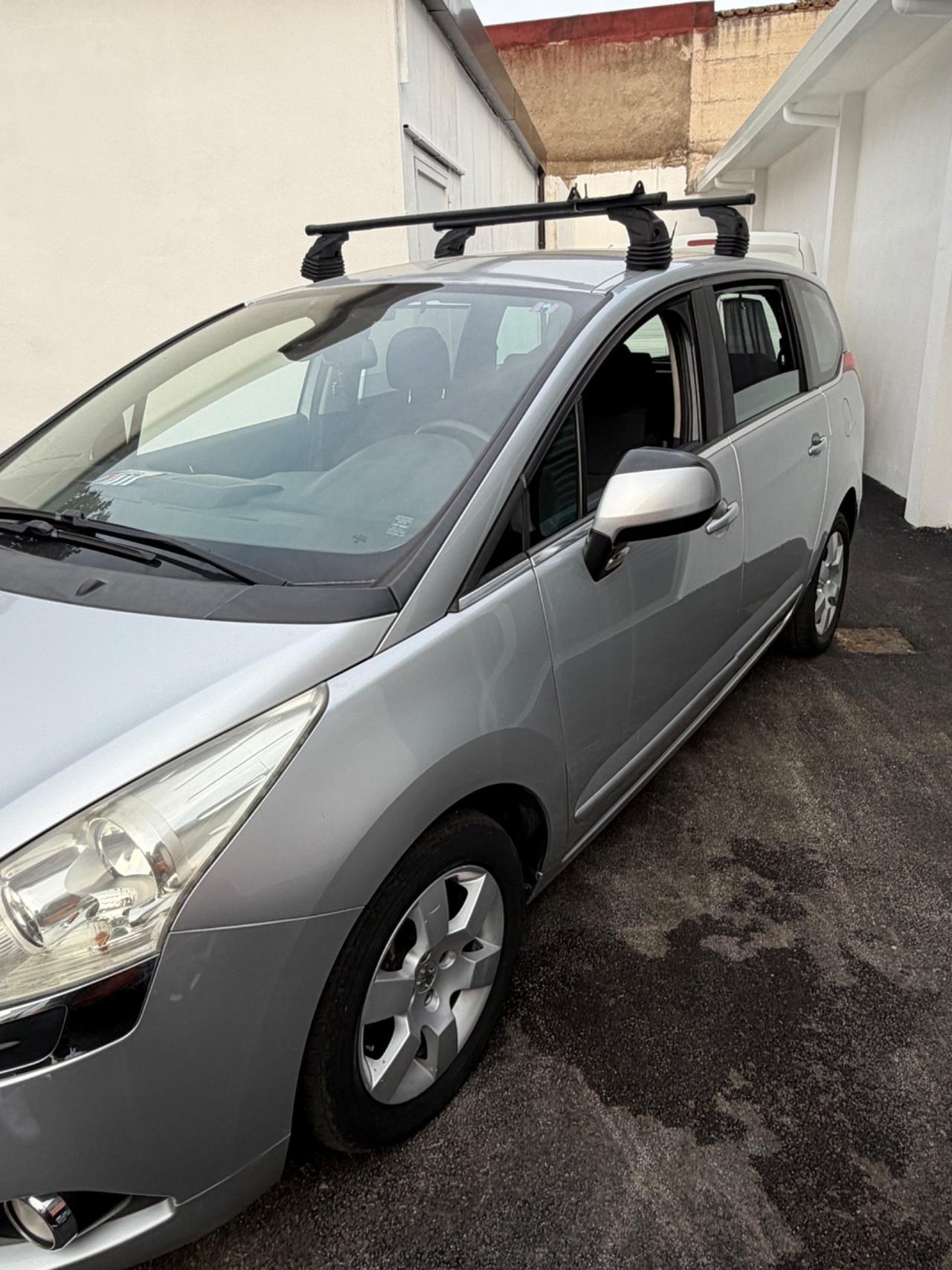 Peugeot 5008 1.6 HDi 112CV cambio robotizzato Féline