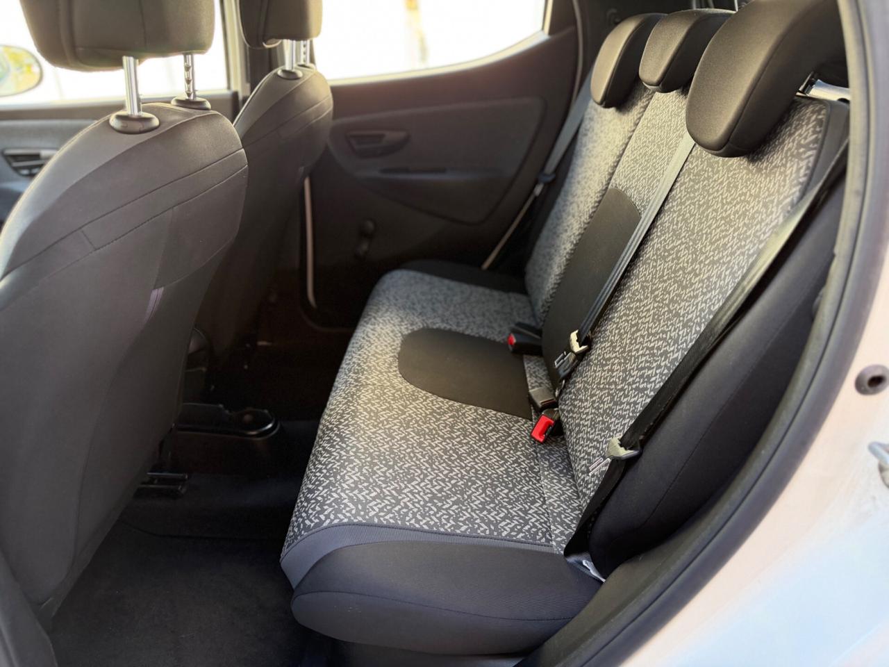 Lancia Ypsilon 1.0 FireFly 5 porte S&S Hybrid Ecochic Silver