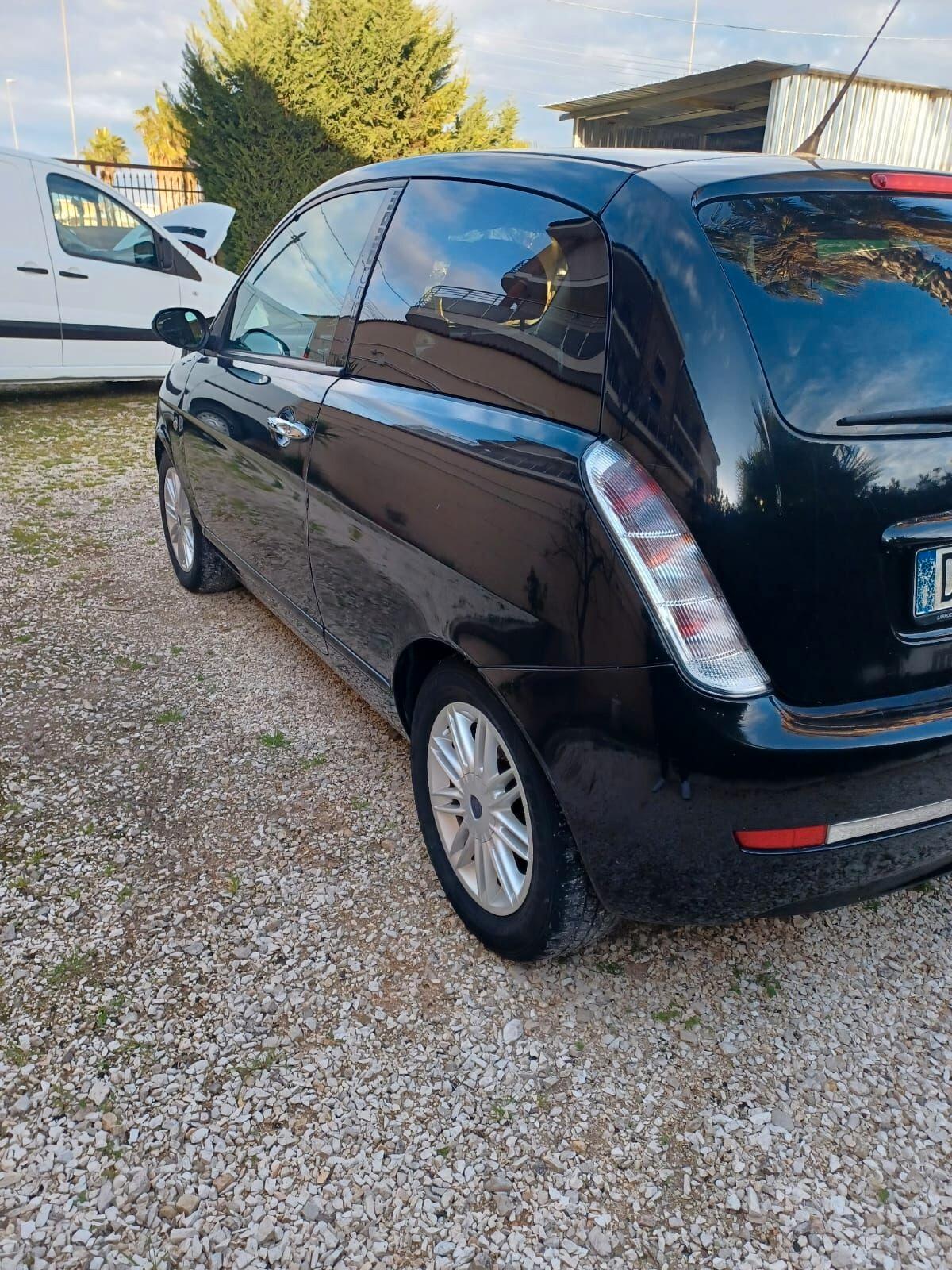 Lancia Ypsilon 1.4 16V Platino