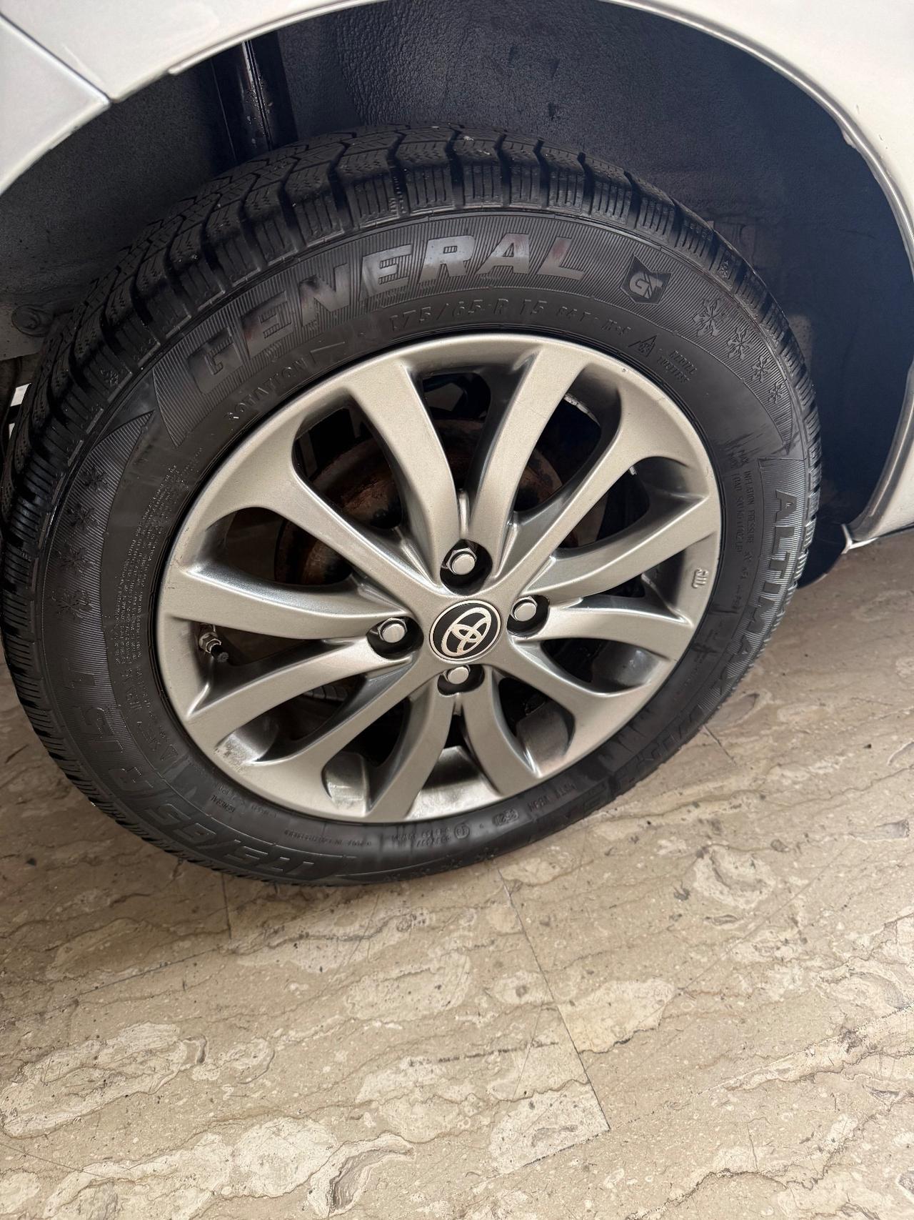 Toyota Yaris 2016 1.0 5 porte