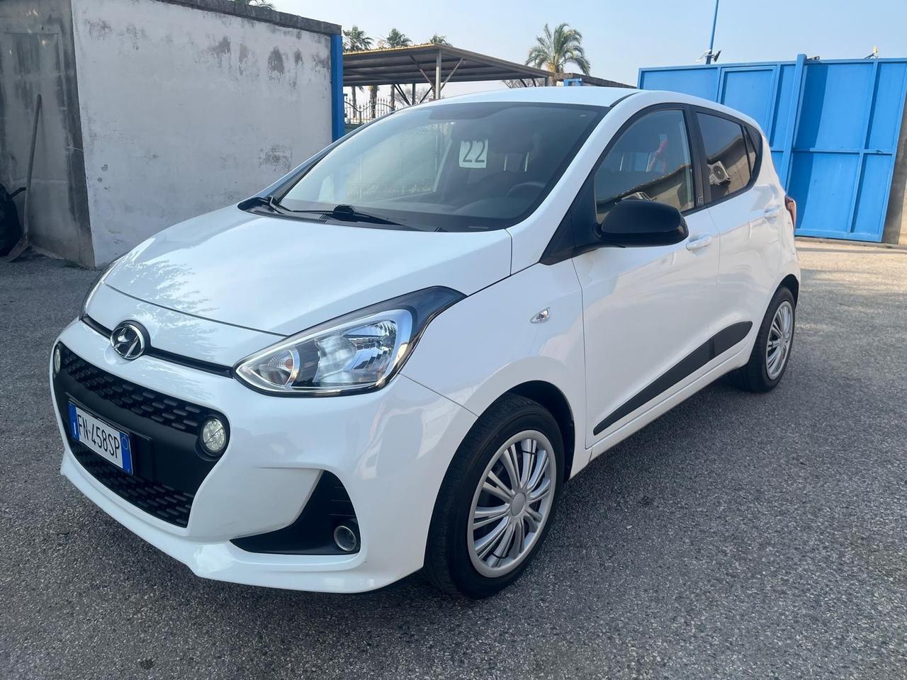 Hyundai i10-1.0 benz/cv 65- full -2018
