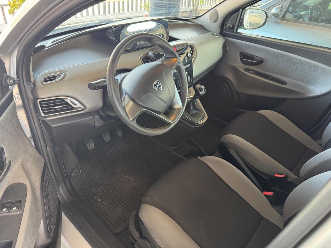 Lancia Ypsilon 1.3 MJT 16V 95 CV 5 porte S&S Silver