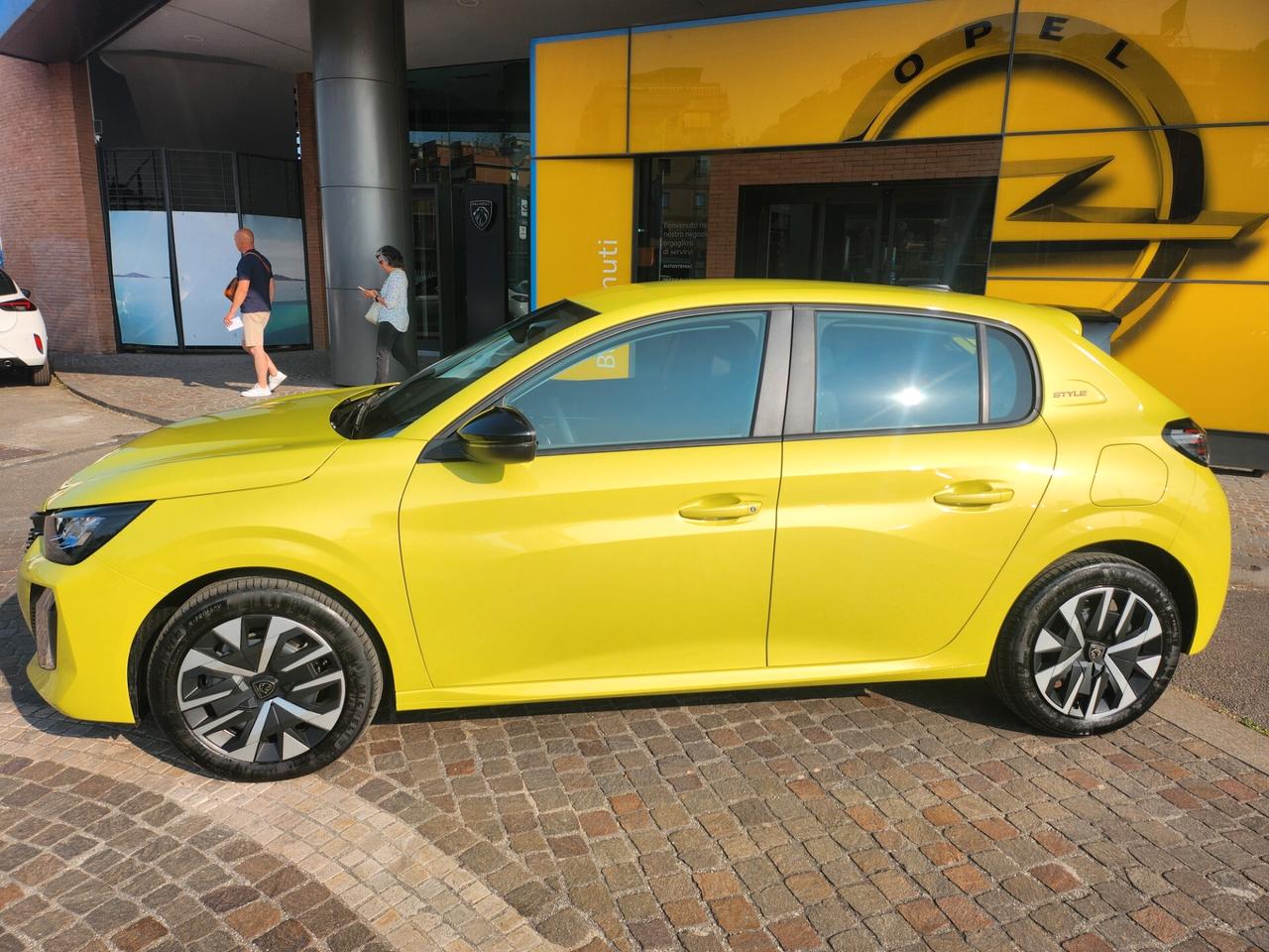 Peugeot 208 Hybrid 110 e-DCS6 Style