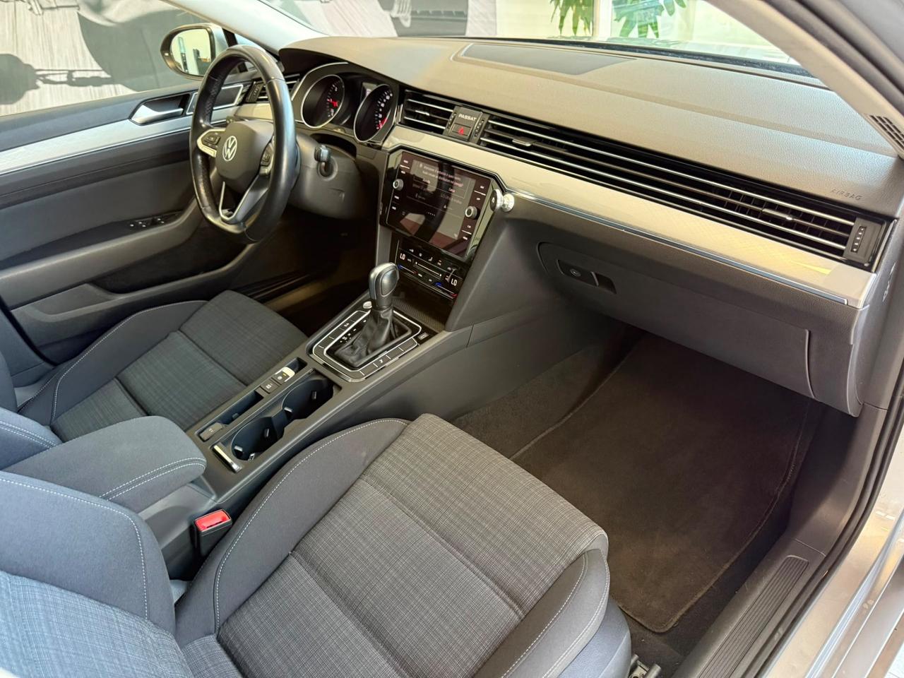 VOLKSWAGEN PASSAT 2.0 TDI DSG ITALIANA DOPPIO TRENO LED