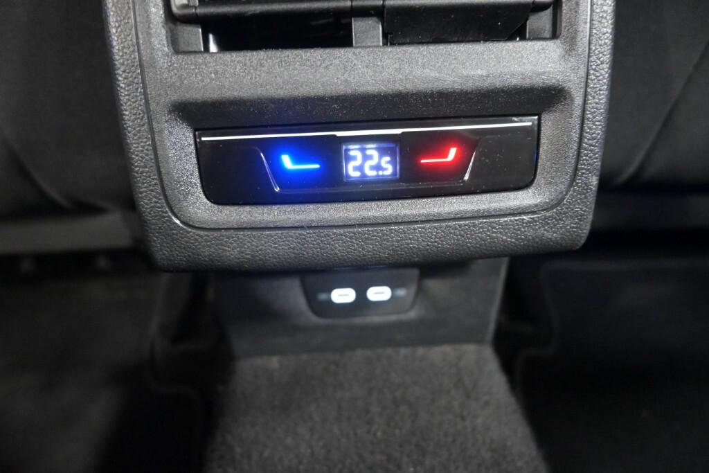 VOLKSWAGEN GOLF 8 EVO LIFE 1.0 TSI (110 CV)