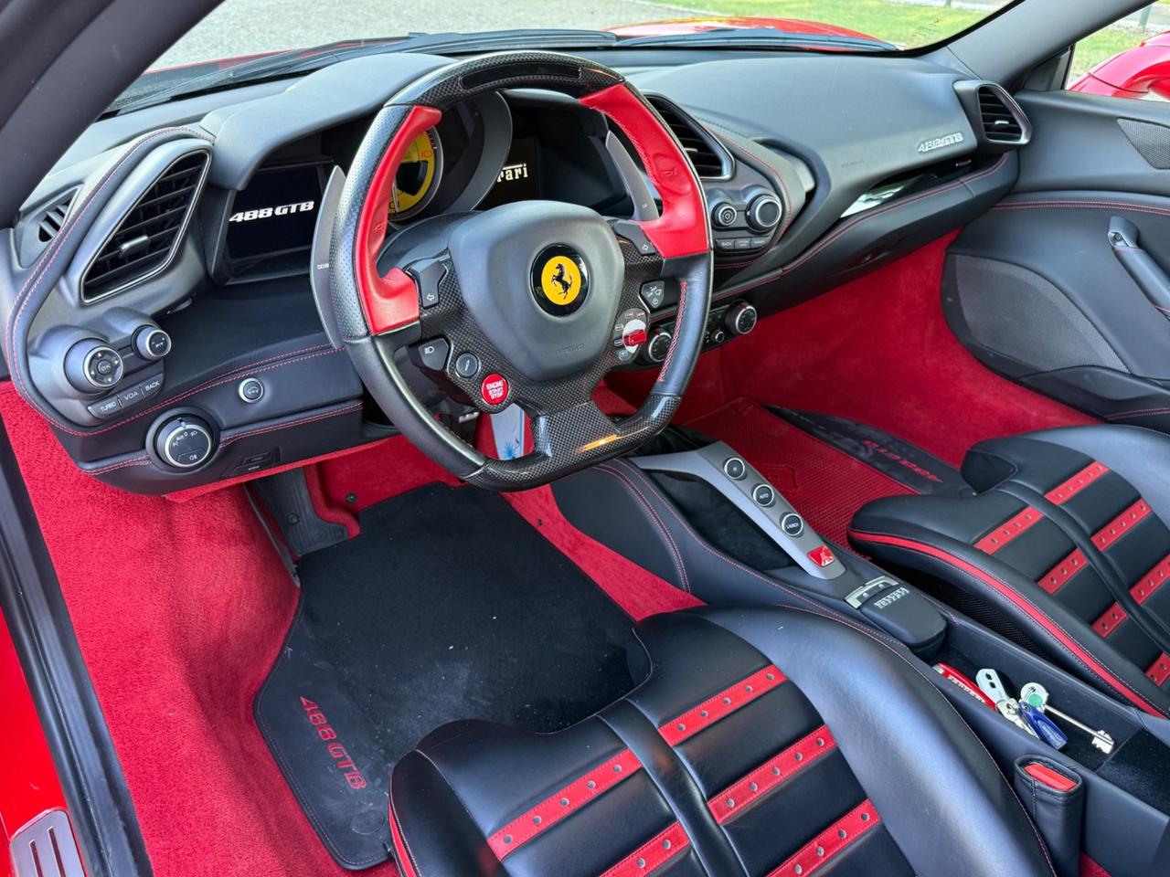 Ferrari 488 GTB + iva 22% - ha 10.900 km ! PREZZO TOP ITALIA -