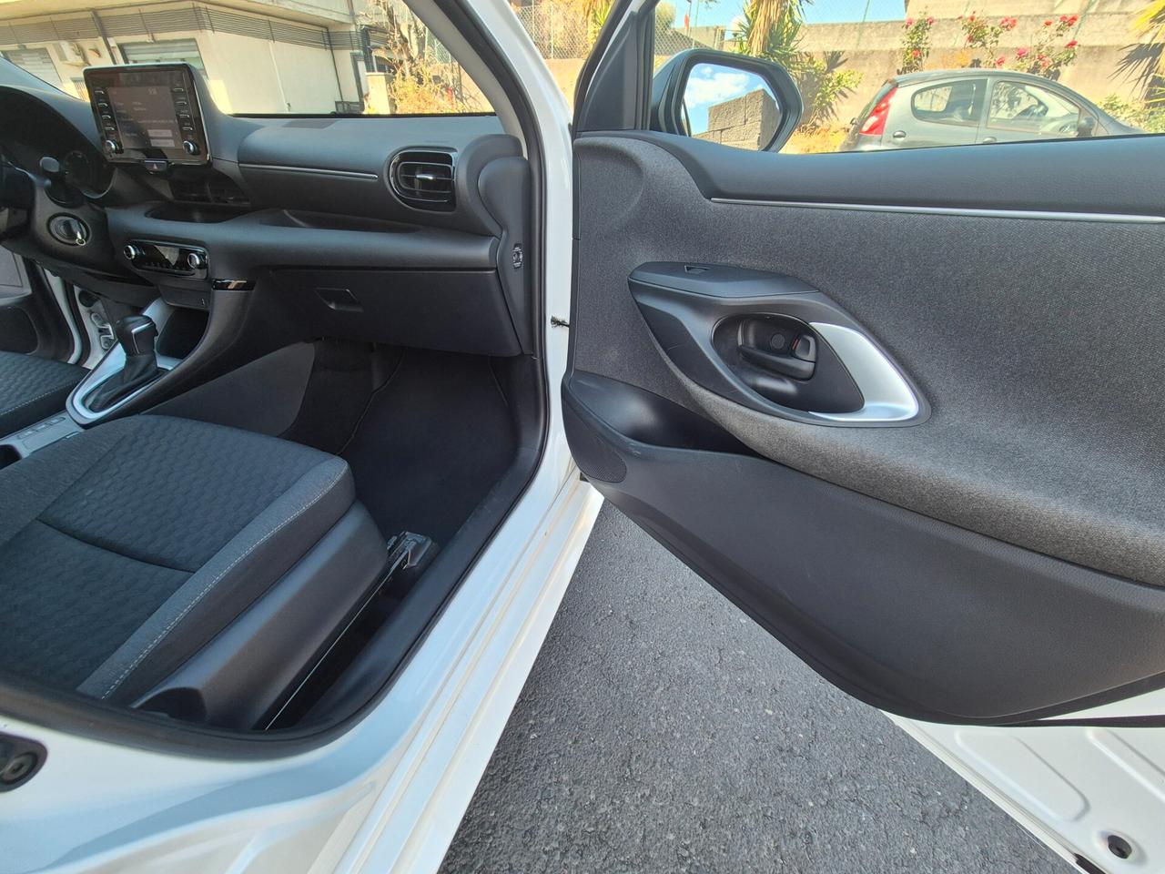 Toyota Yaris 1.5 Hybrid iva esposta inclusa 2021