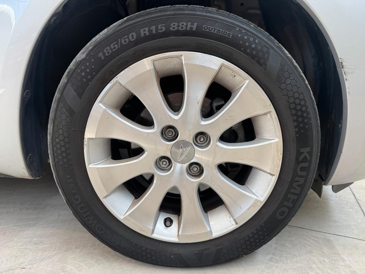 Daihatsu Charade 1.3 B You Five TOYOTA YARIS