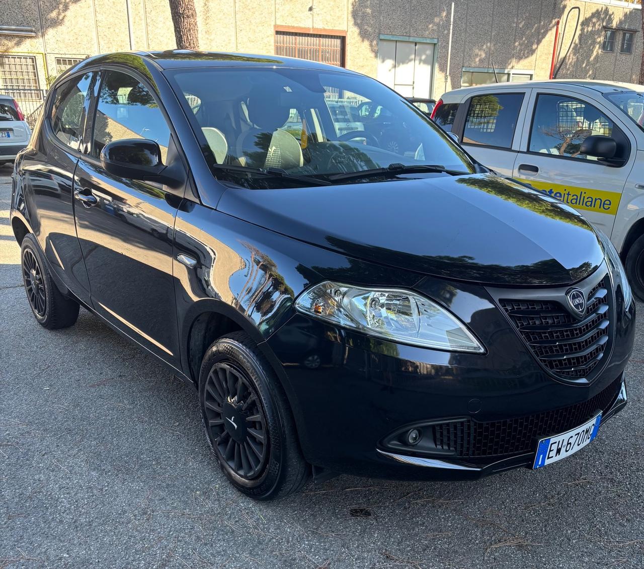 Lancia Ypsilon 0.9 TwinAir 85 CV 5 porte Metano Ecochic Gold