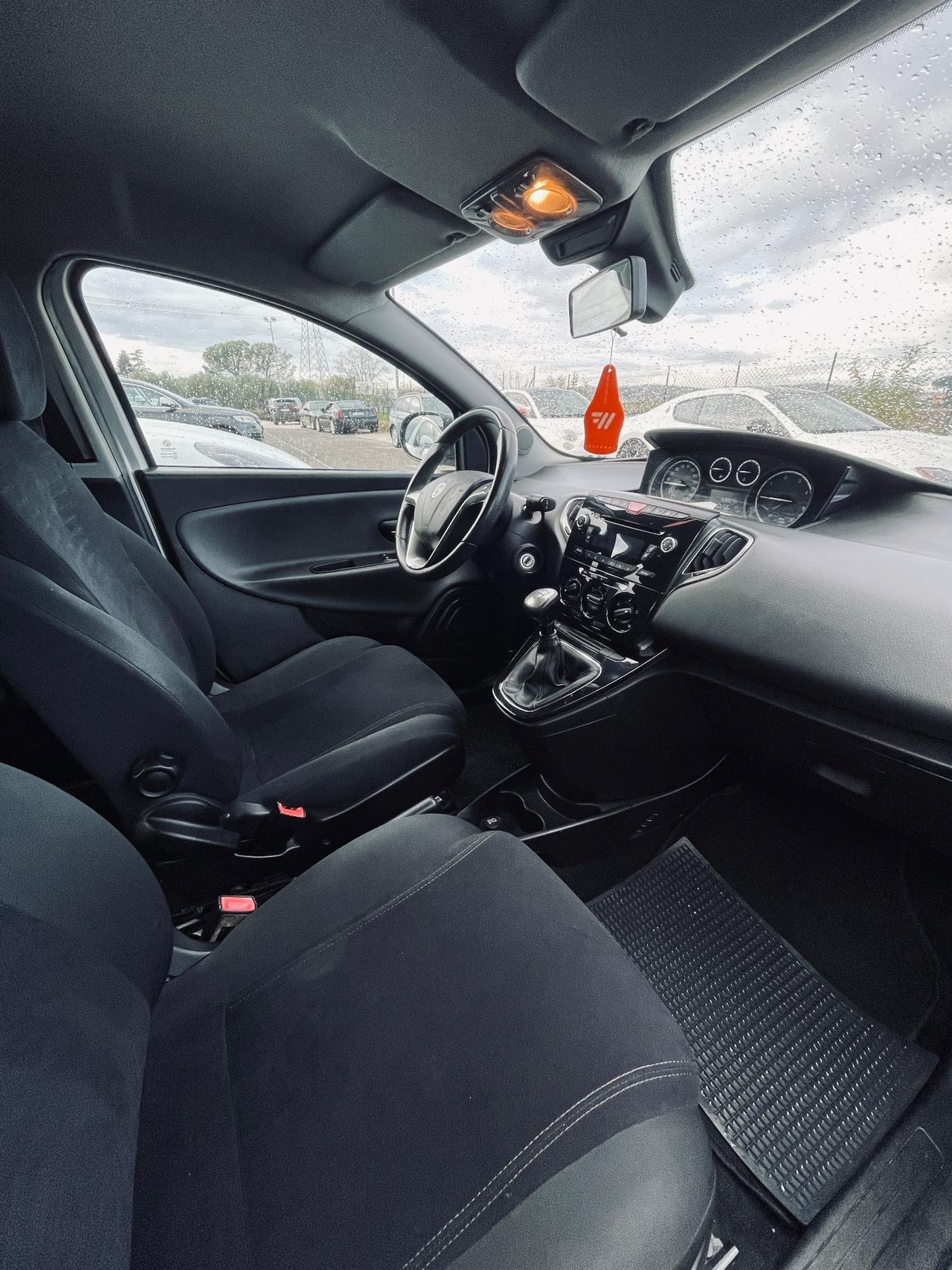 Lancia Ypsilon 1.3 MJT 95 CV 5 porte S&S Gold