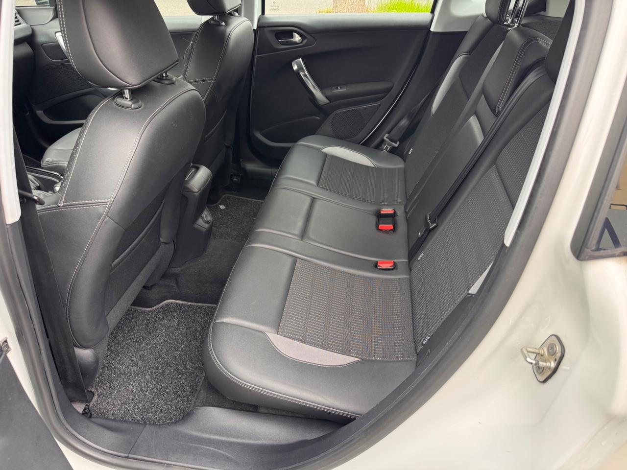 Peugeot 2008 1.6 HDI S&S URBAN CROSS garanzia 12 mesi