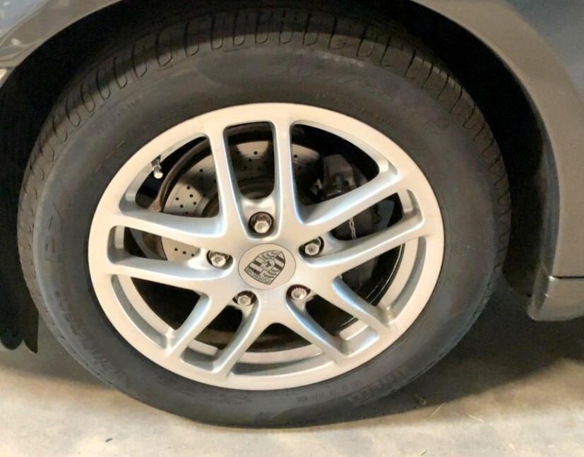 Porsche Cayman 2.7