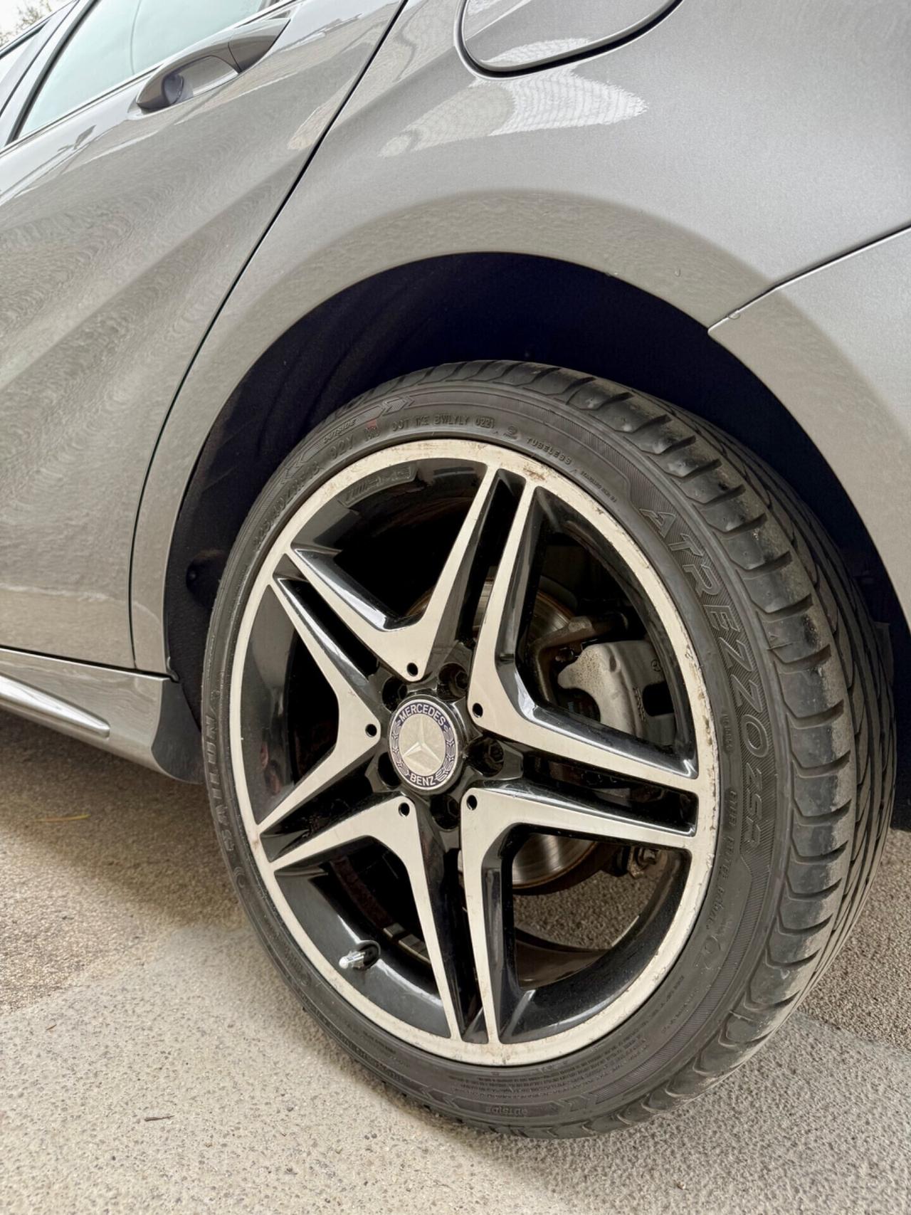 Mercedes-benz A 200 CDI Premium AMG,Xeno Led,interni in pelle e alcantara,ecc.