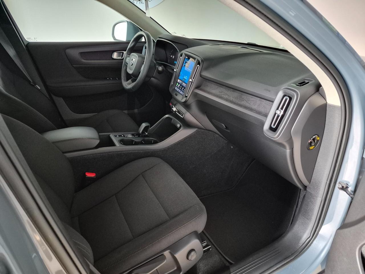 Volvo XC40 B3 2.0 HYBRID ESSENTIAL AUTOMATICA LED NAVI APPLE CAR PLAY/ANDROID AUTO RETROCAMERA C.18 KEYLESS VETRI PRIVACY