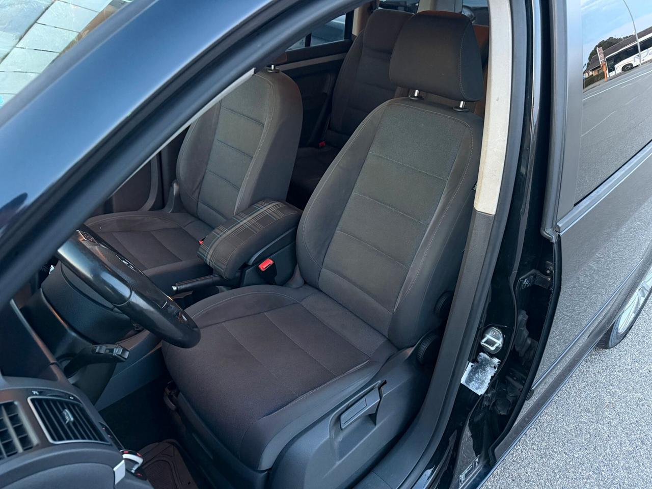 Volkswagen Touran 1.6 TDI DPF HIGHLINE