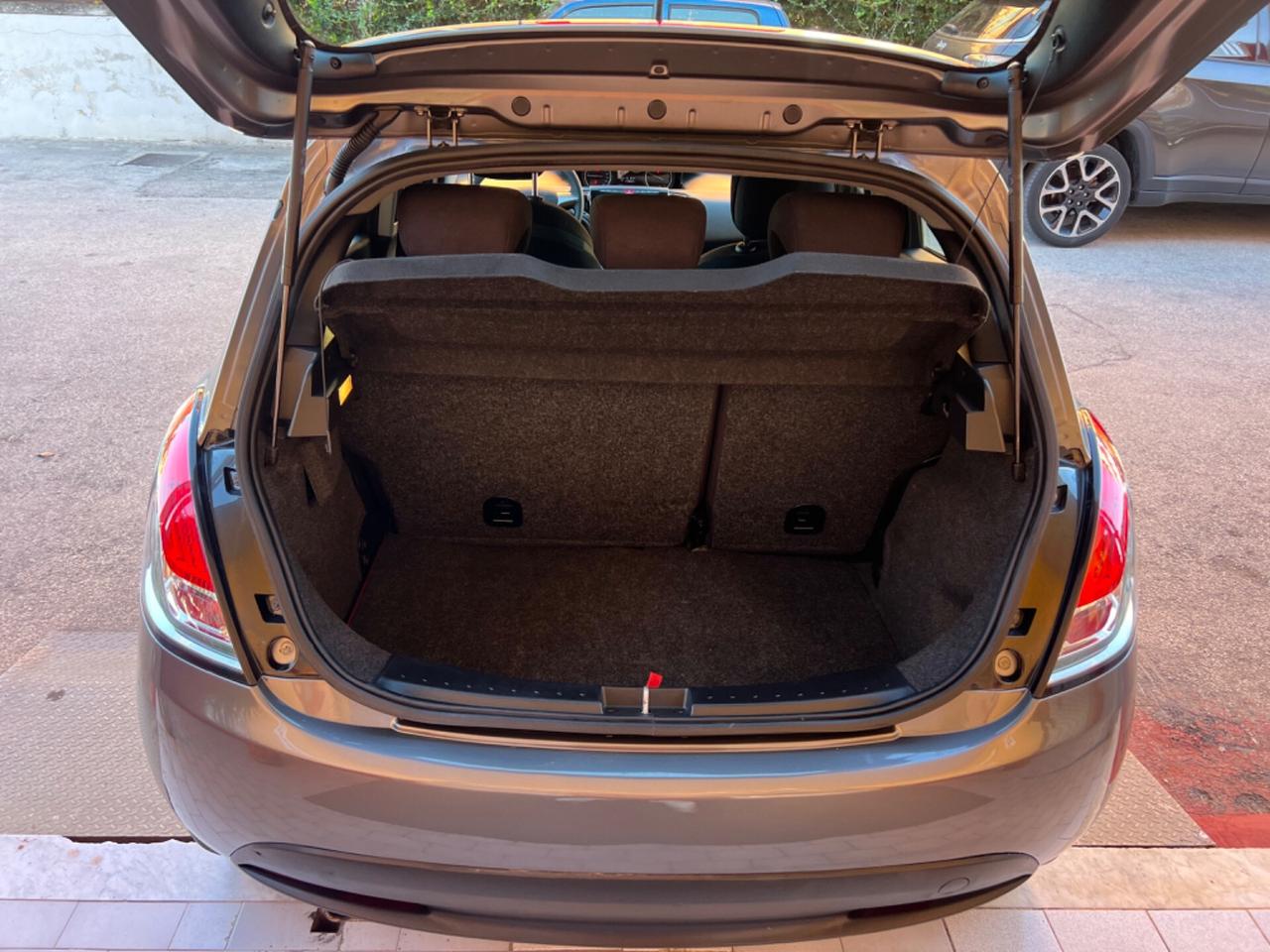 Lancia Ypsilon 1.2 69 CV 5 porte GPL Ecochic Silver