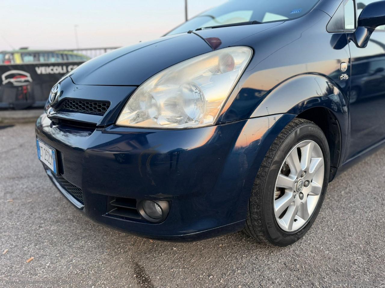 TOYOTA Corolla Verso 2.0 16V D-4D Sol 7 POSTI