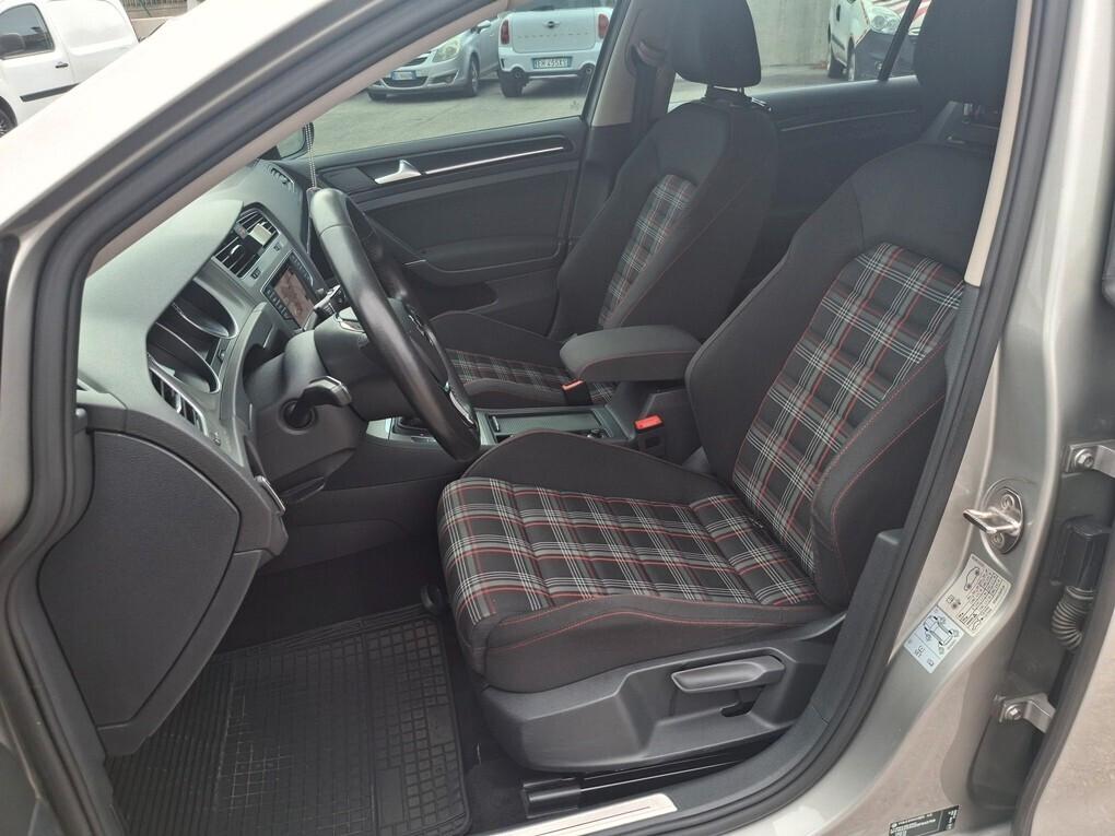 Volkswagen Golf SW 1.6 TDI DSG Allestimento GTI