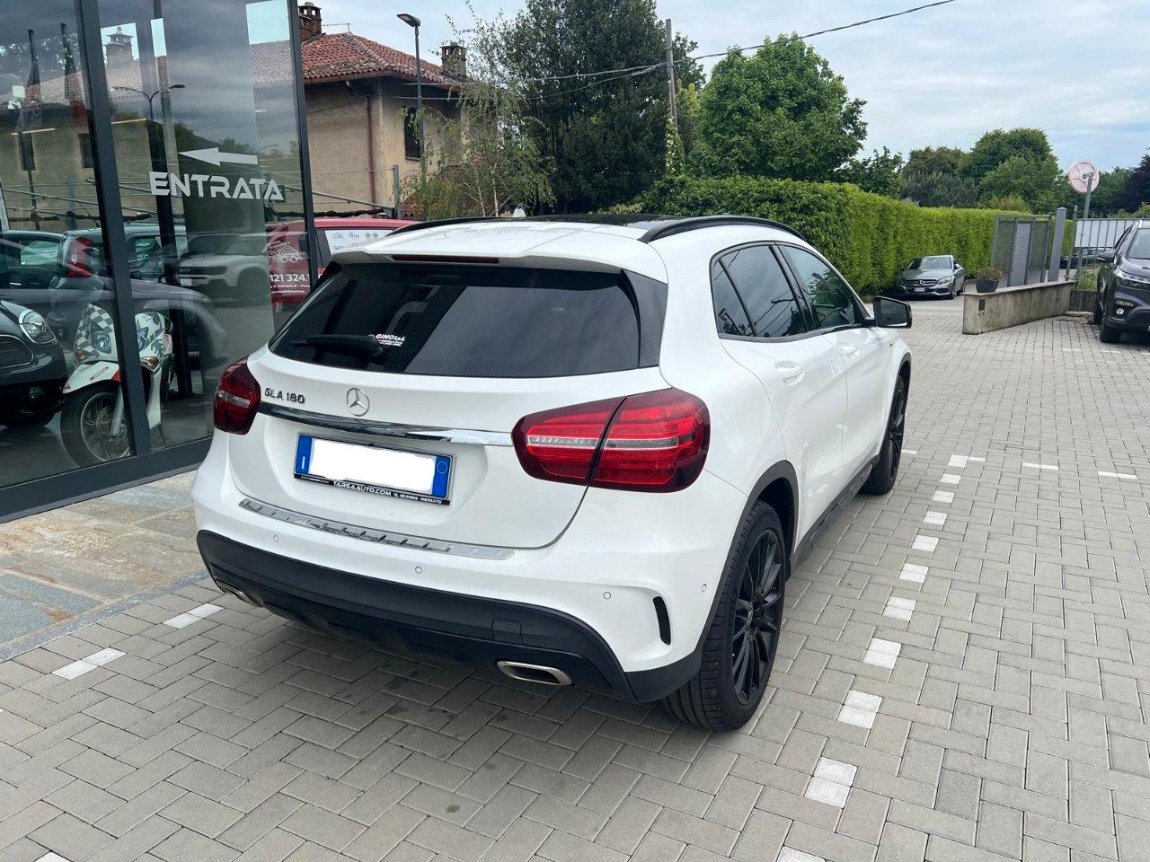 Mercedes GLA 180 Night Edition auto