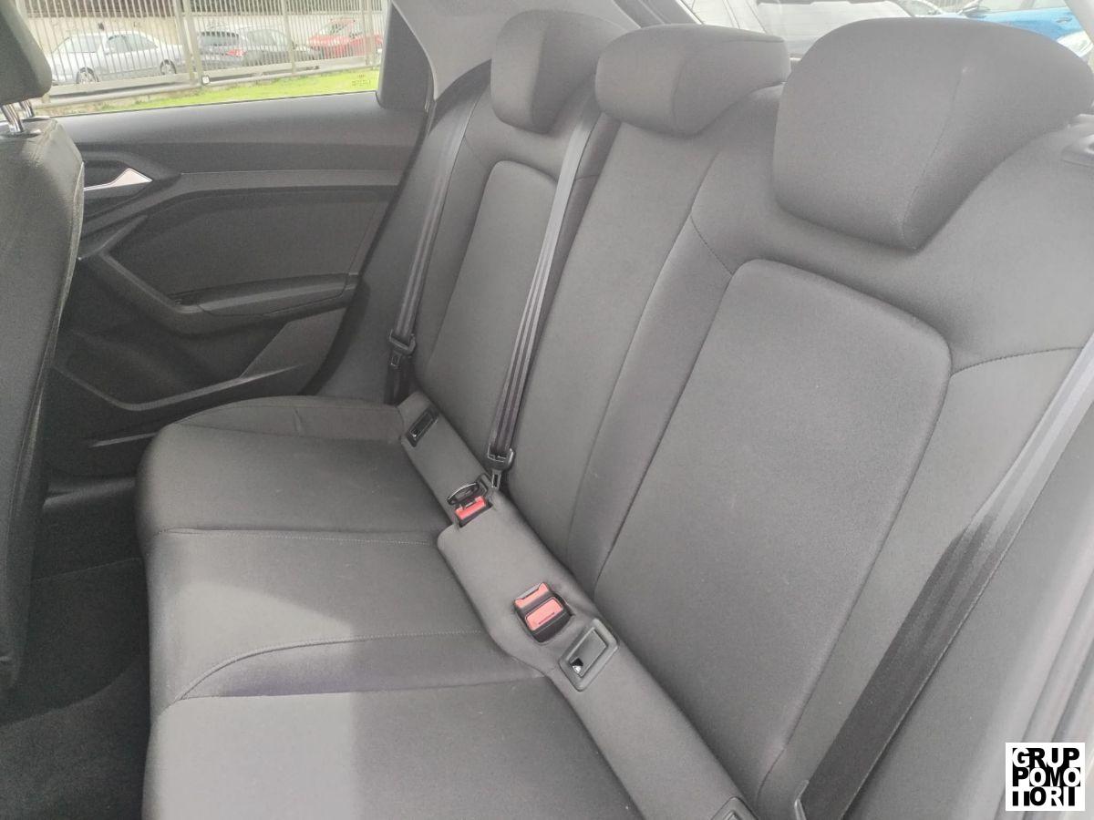 AUDI - A1 Sportback - A1 allstreet 30 TFSI S Tronic. Id. Contrast