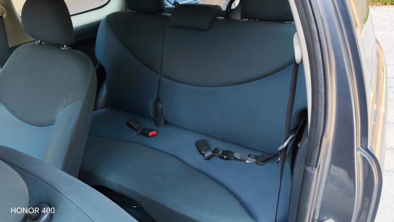 Toyota Yaris 1.4 tdi D-4D cat 3 porte