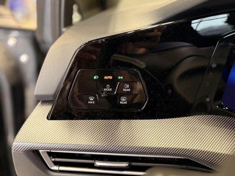 Volkswagen Golf 1.5 TSI ACT 110kW R-LINE LED NAVI CAMERA