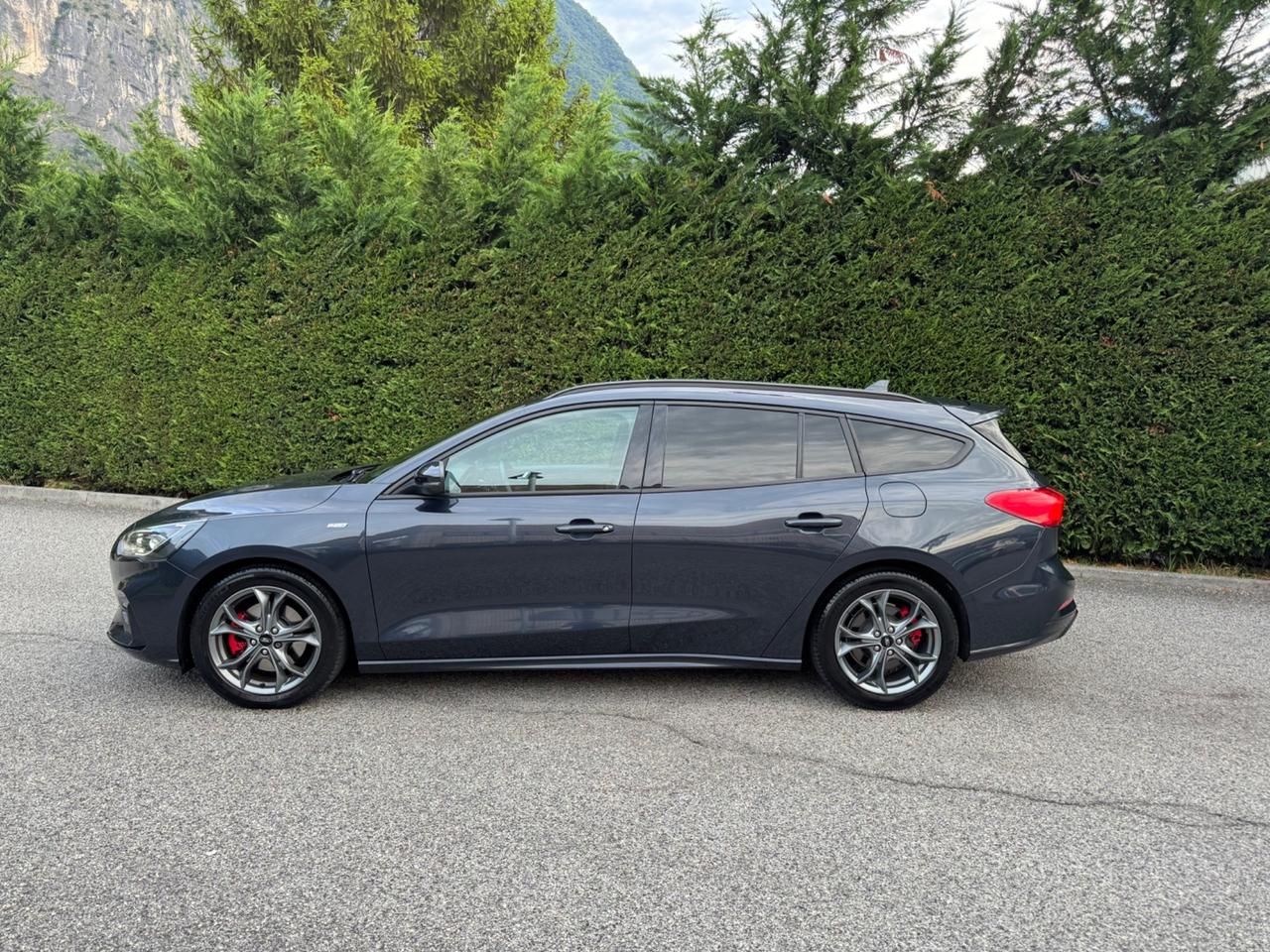 Ford Focus Hybrid ST LINE X