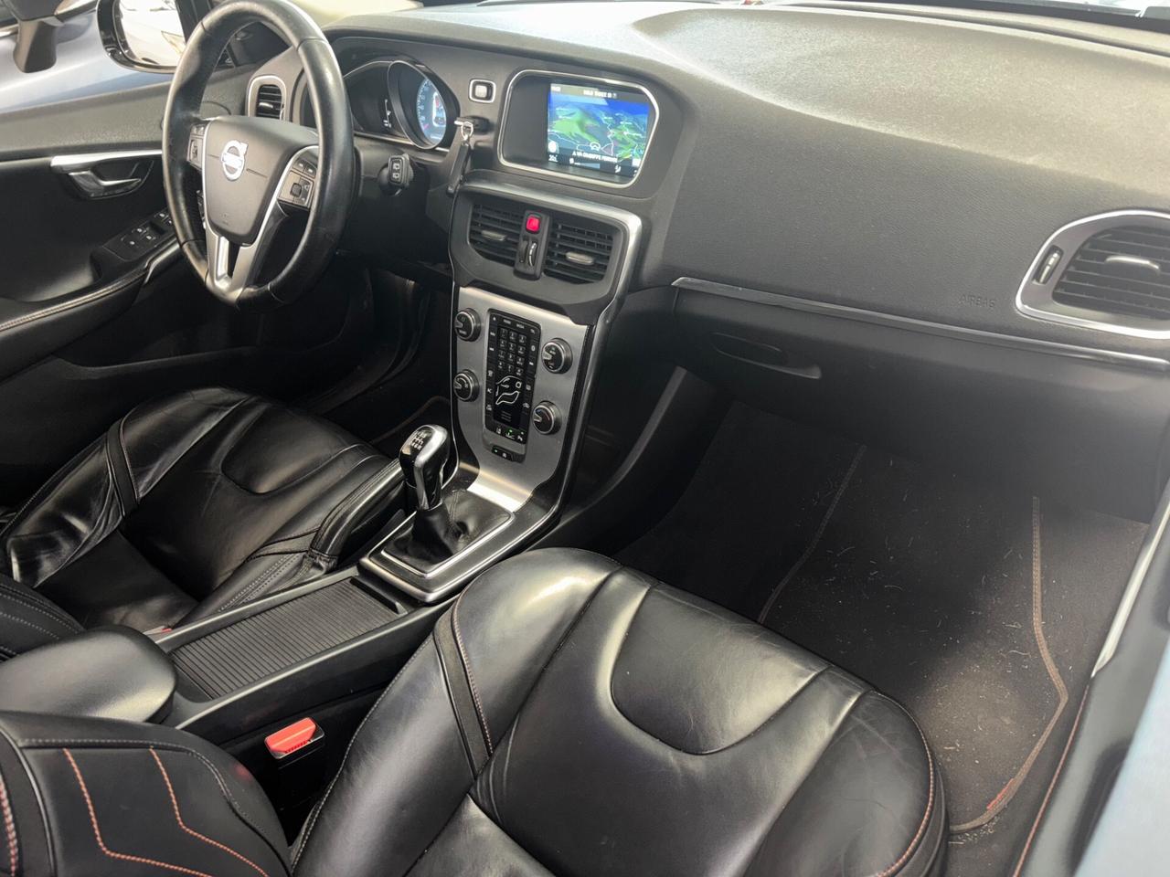 Volvo V40 D2 R-design EXPORT / COMMERCIANTI