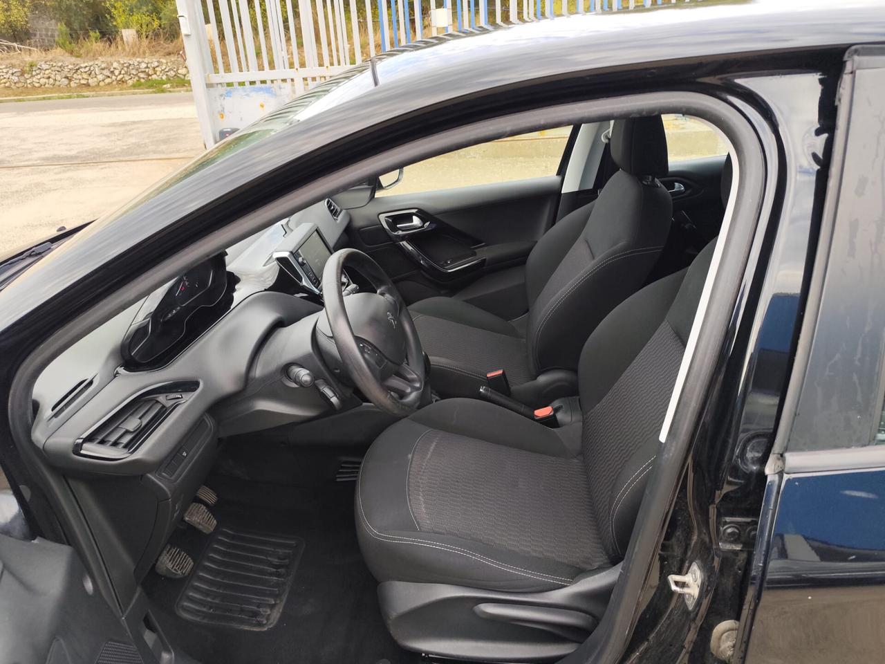 Peugeot 208 PureTech 82 5 porte Allure