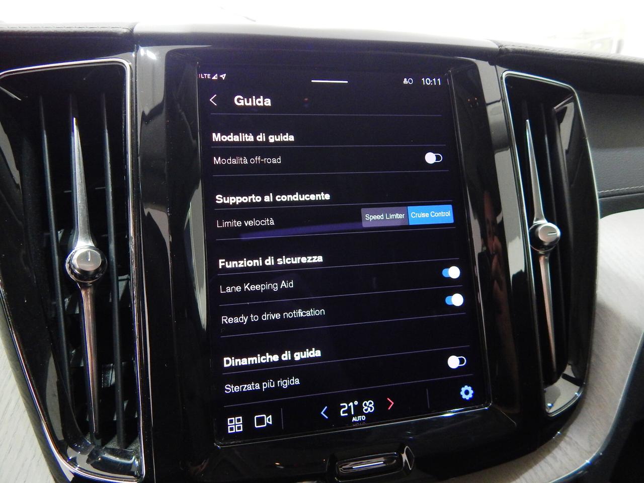 Volvo XC60 2.0 b4 Plus Bright Pro Aut. TETTO-NAVI-PELLE-PARK