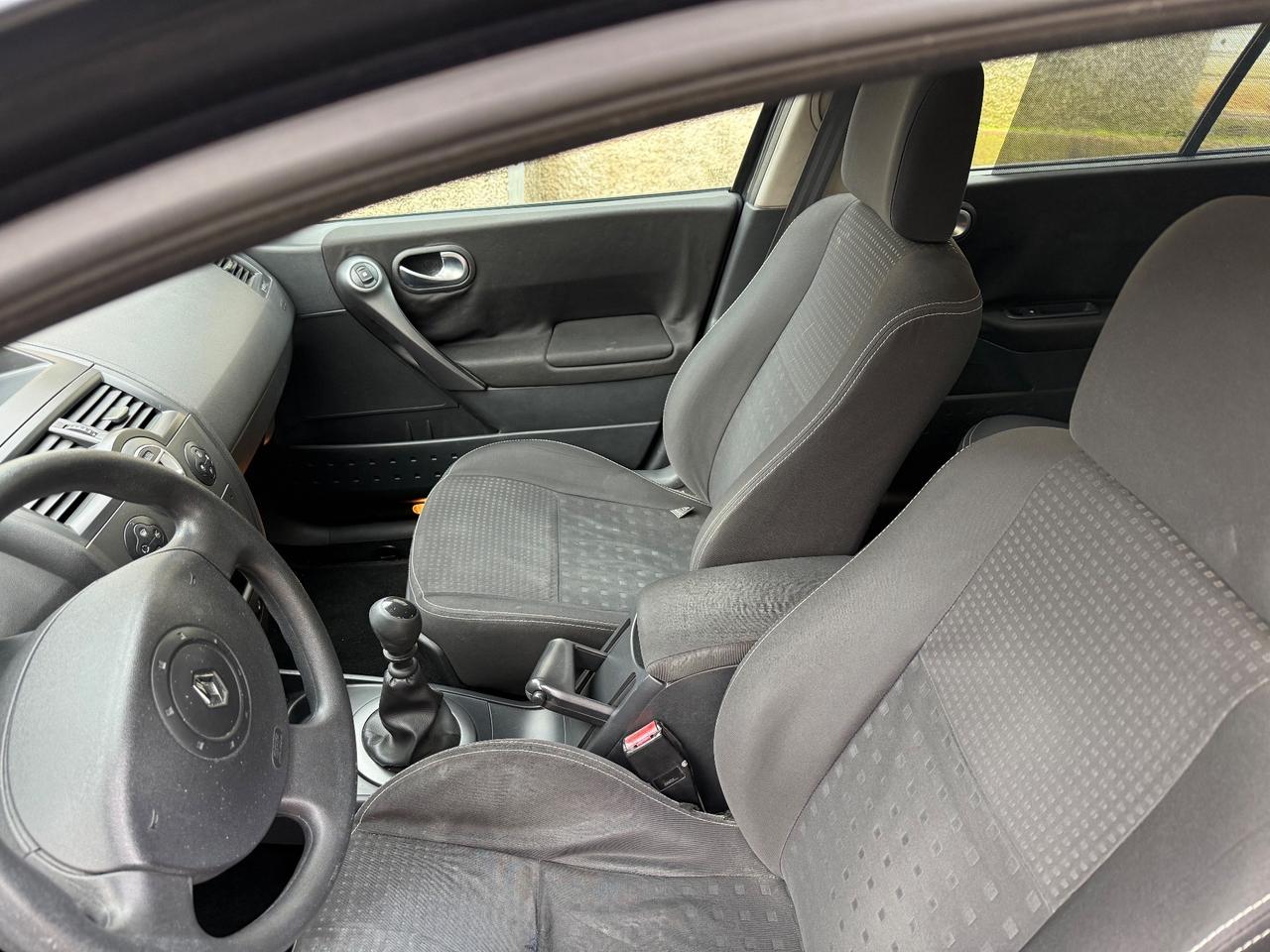 Renault Megane Mégane 1.5 dCi/100CV Grandtour Pack Authentique