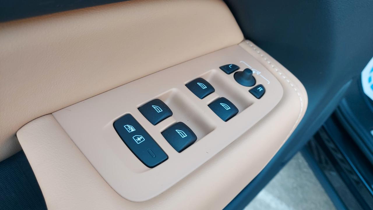 Volvo XC 60 XC60 T6 Recharge Plug-in Hybrid AWD automatico Ultimate Dark