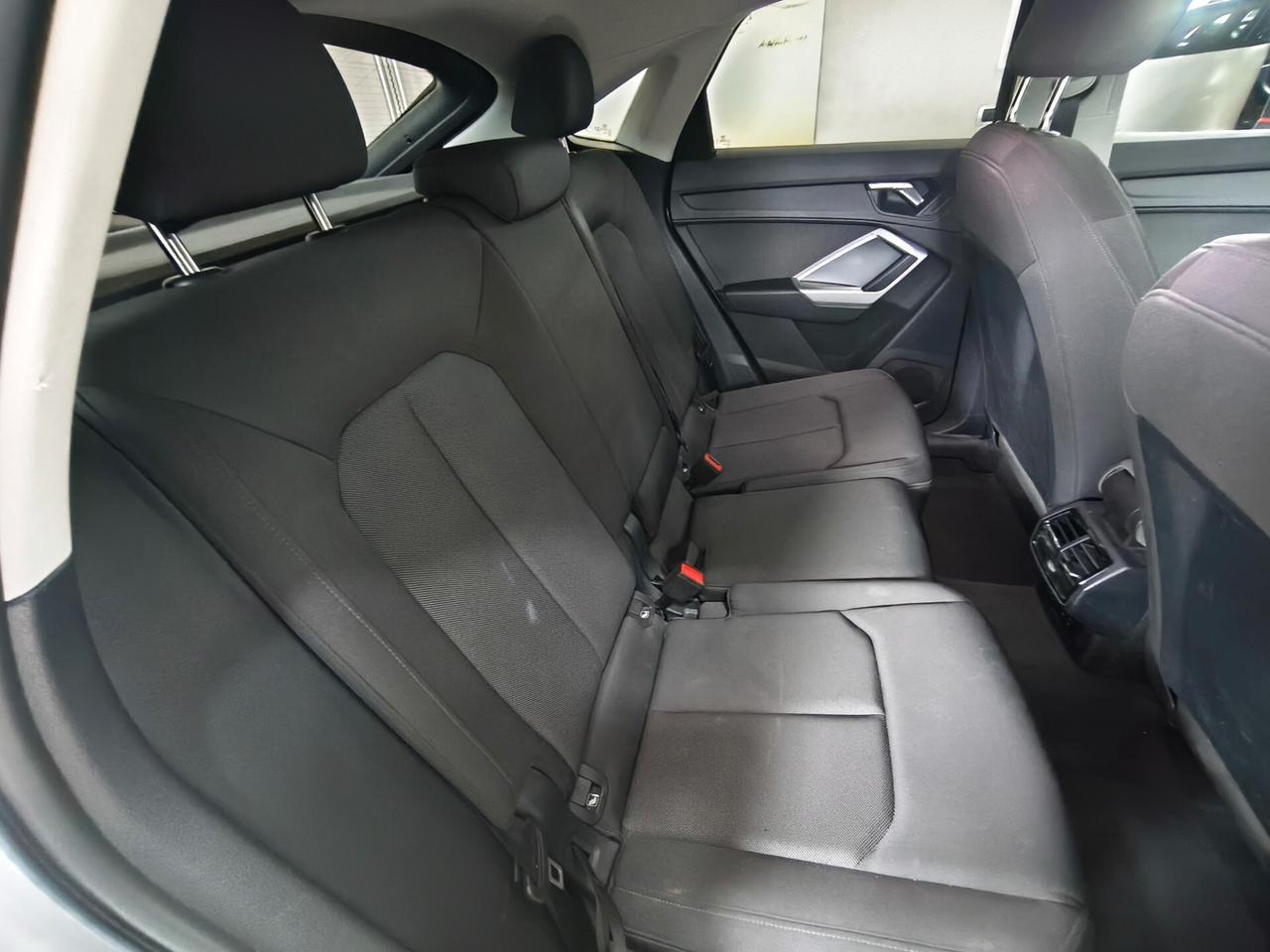 Audi Q3 35 TDI S tronic Business