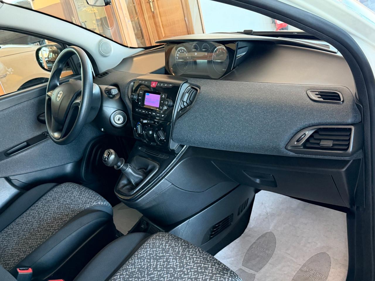 Lancia Ypsilon 1.2 69 cv. ELEFANTINO BLU