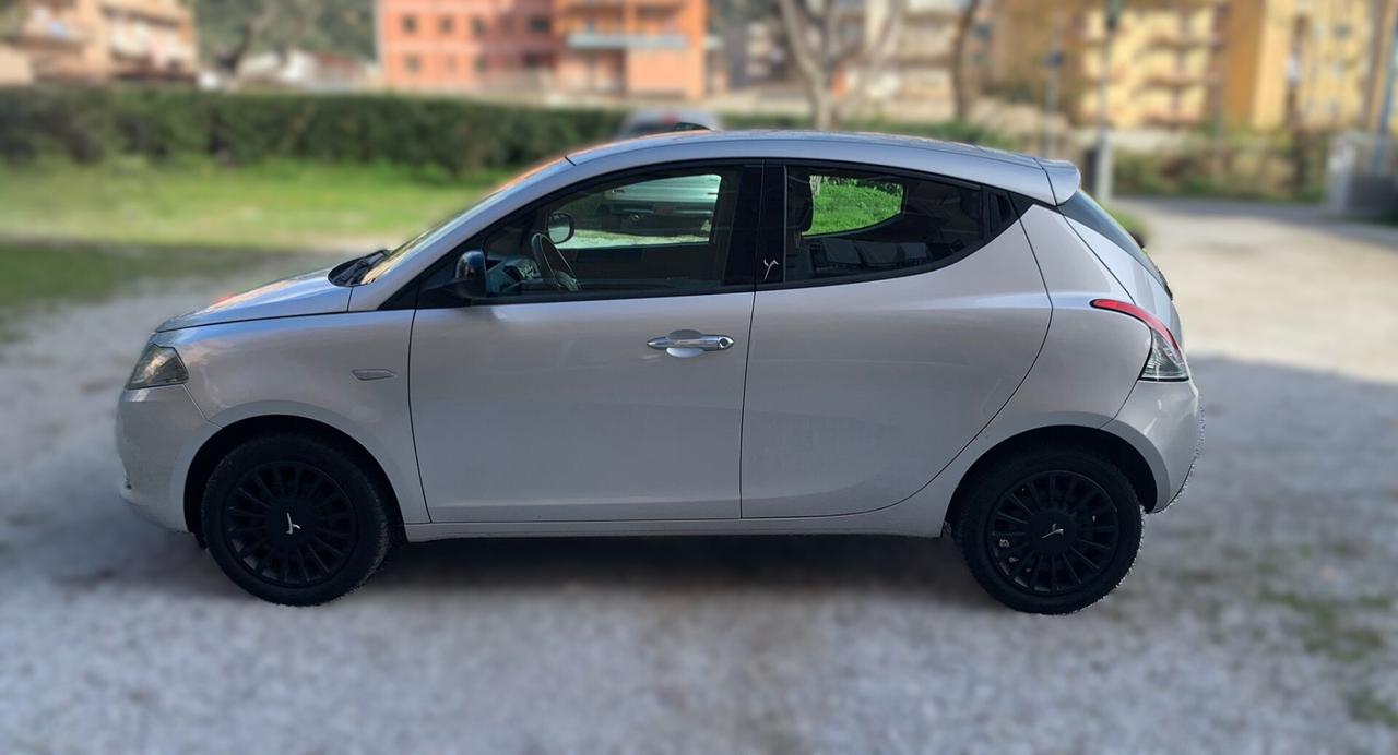 Lancia Ypsilon 1.3 MJT 75 CV Platinum