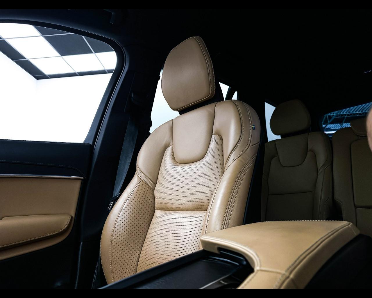 VOLVO XC90 (2014-->) - XC90 B5 (d) AWD automatico 7 posti Plus Dark