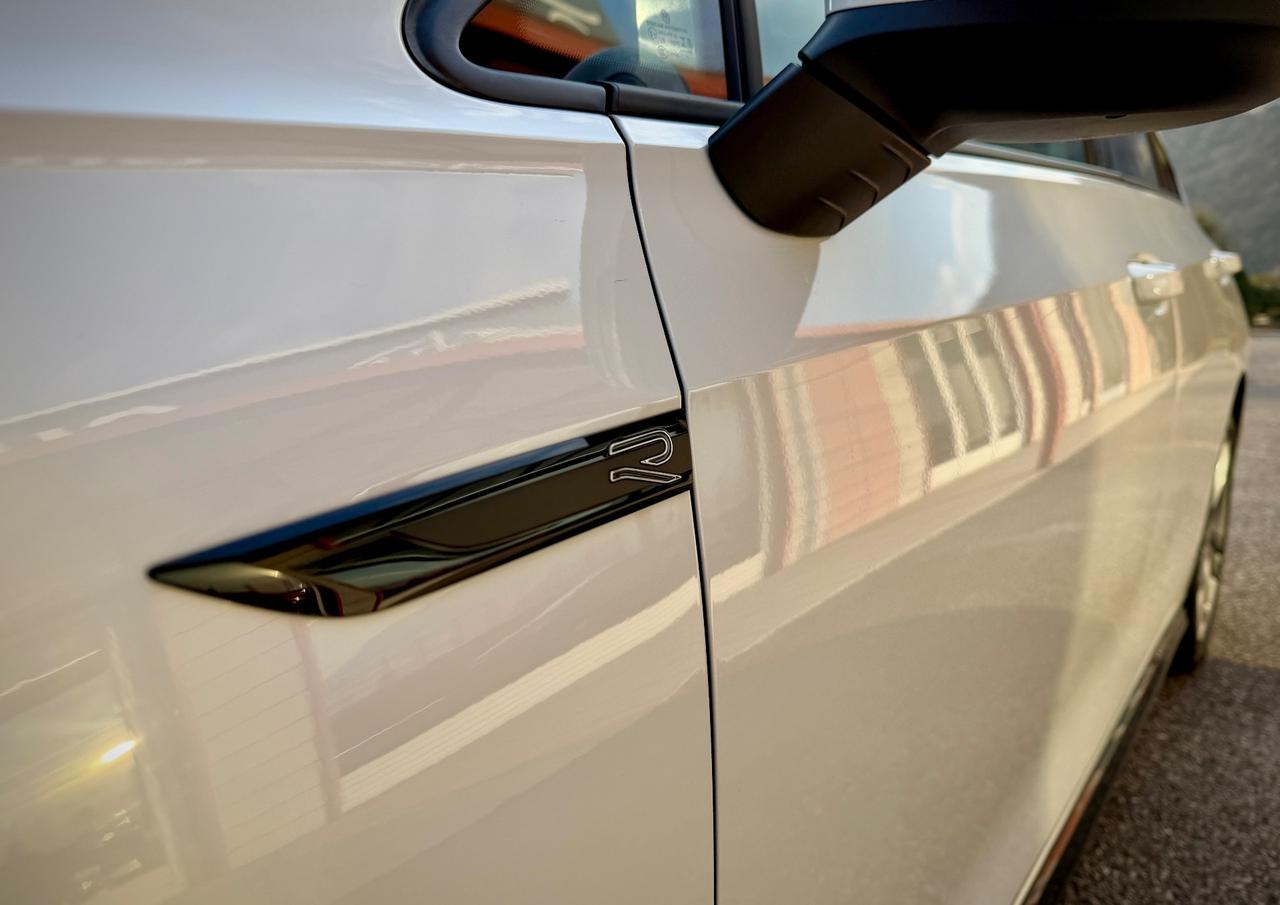 Volkswagen Golf 8 2.0 TSI DSG 4Motion R-Line