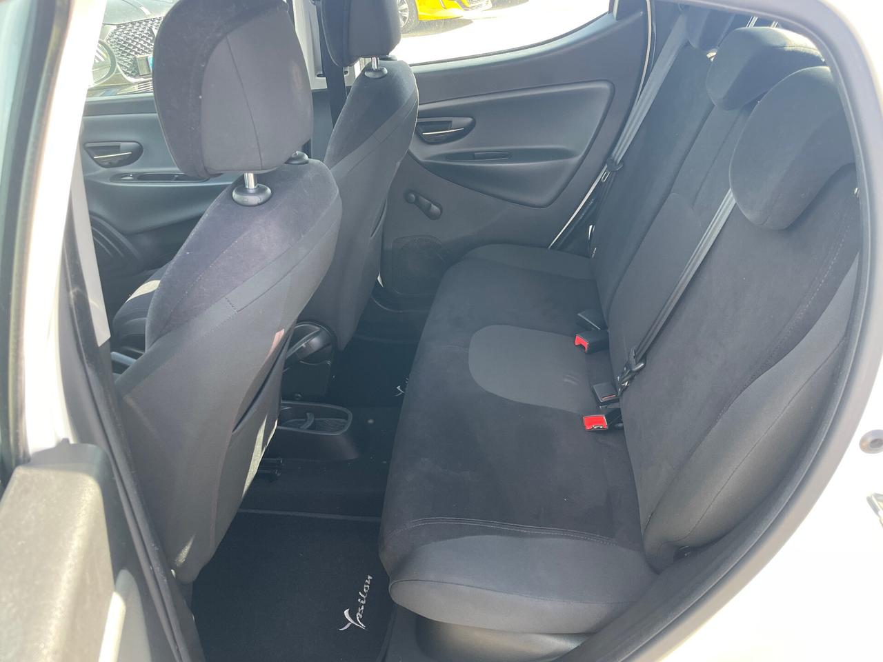 Lancia Ypsilon 1.3 MJT 16V 95 CV 5 porte Gold-TETTO