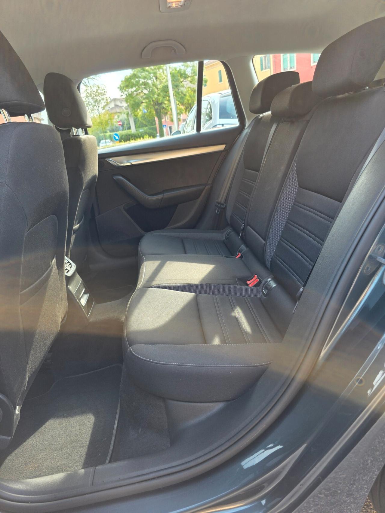 Skoda Octavia 2.0 TDI SCR 150 CV DSG Wagon Executive