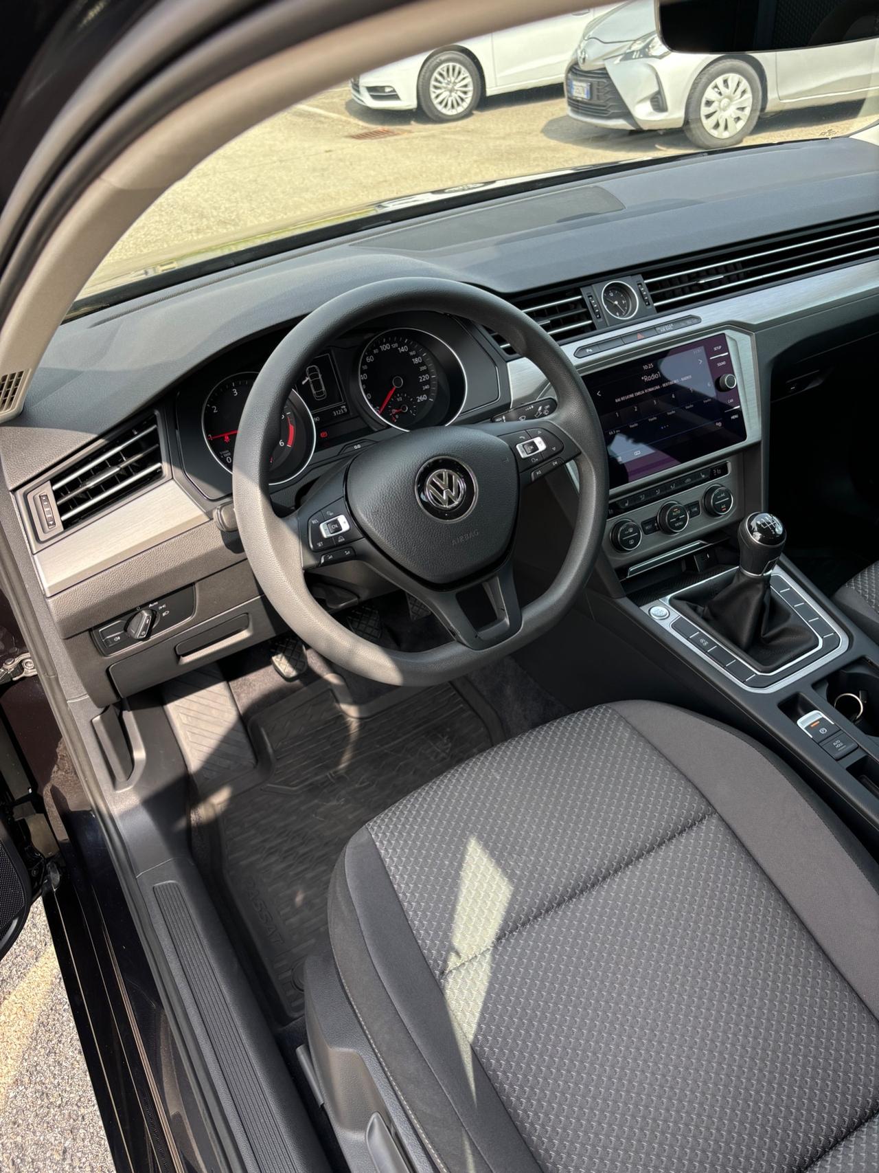 Volkswagen Passat 2.0 TDI Highline BlueMotion Technology - 2017