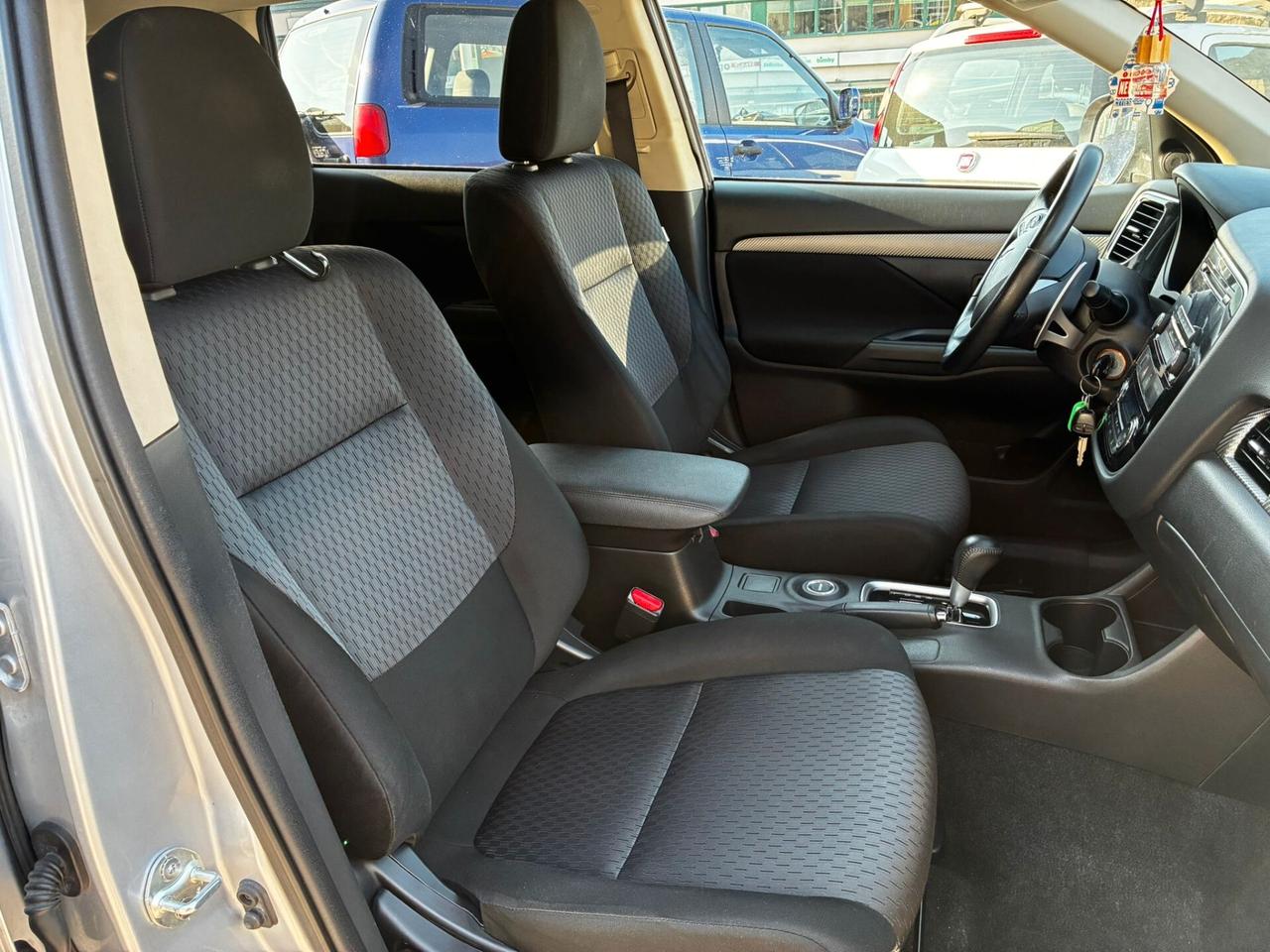 MITSUBISHI OUTLANDER 4x4 2.2 DI-D 150CV AUTOMATICO