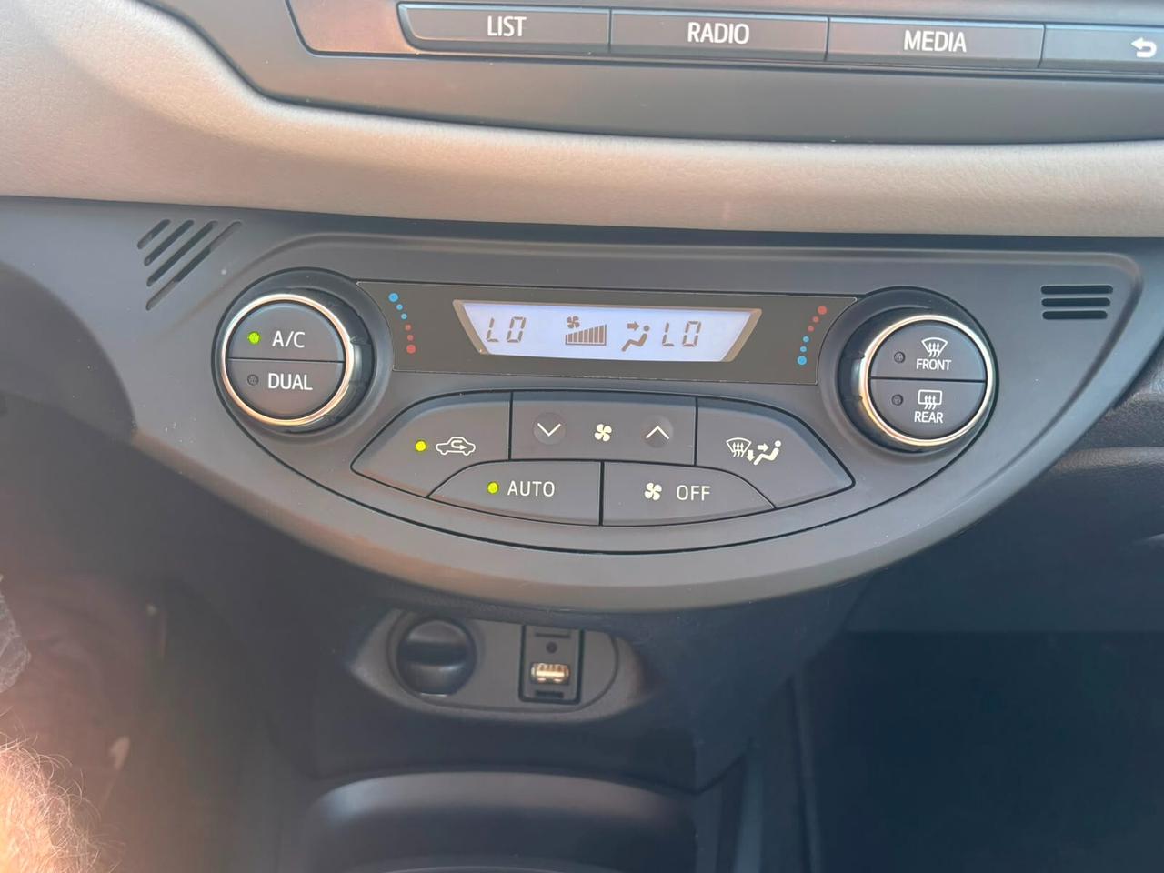 Toyota Yaris 5p Hybrid Automatica - 2016 PROMOFIN!!!!